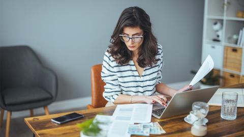 Une femme chez elle