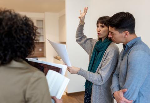 Relation locataire-propriétaire : la qualité du dialogue est importante. © filmstudio - Getty Images