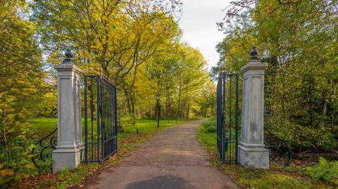 Une entrée de manoir