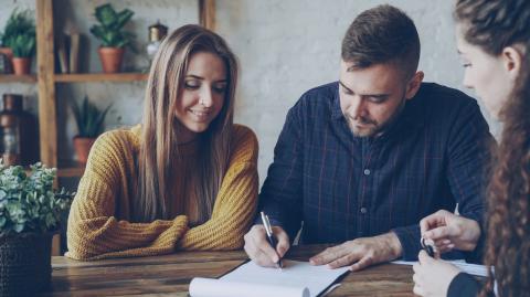 La condition suspensive est très protectrice pour l'acquéreur et diminue les risques de pertes financières. © silverkblack - Getty images