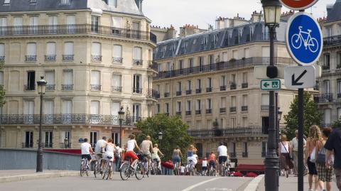 Le vélo est en plein essor dans la capitale, et les places de stationnement sécurisées répondent à une demande croissante. © leezsnow - Getty images