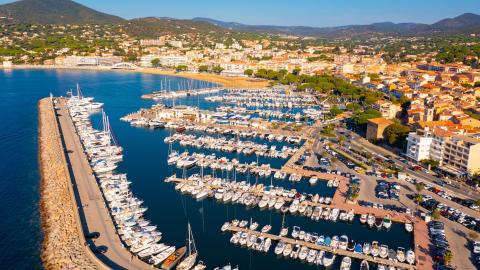 Sainte-Maxime jouit d'un positionnement géographique idéal sur la Côte d'Azur. ©BearFotos / Shutterstock