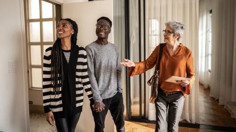 Lors de la visite, il est légitime de poser un certain nombre de questions pour partir sur de bonnes bases. © FG Trade - Getty images