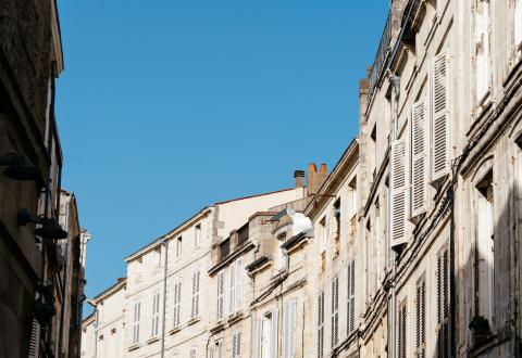 Dans de nombreuses agglomérations, la pénurie s’accentue sur le marché locatif. © JJFarquitectos - Getty Images