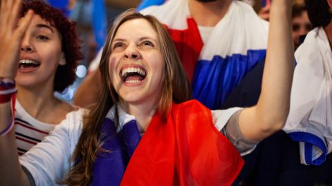 Une femme aux couleurs de la France