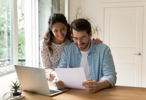 Le propriétaire dispose d’un droit de préemption pour acheter le logement qu’il loue. © fizkes – Getty Images