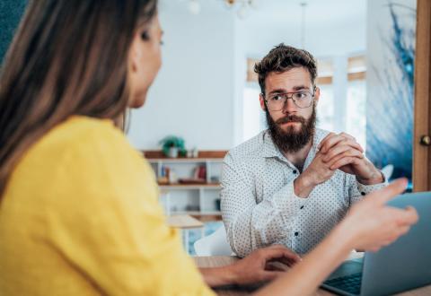 Acheter un logement déjà occupé : les avantages et précautions à prendre. © filadendron – Getty Images