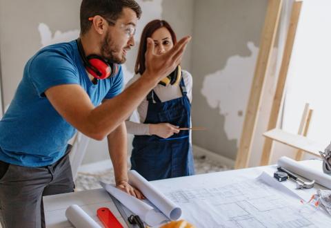 Les choses à savoir avant de se lancer dans l’auto-rénovation. © PhotoAttractive - Getty Images