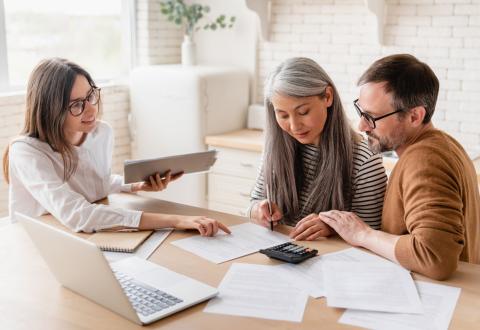 L’assurance emprunteur peut représenter jusqu’à 30 % du coût d’un crédit. © Inside Creative House - Getty Images