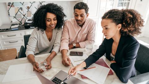 L'assurance de prêt est incontournable dans le cadre d'un investissement locatif. © kate_sept2004 - Getty images