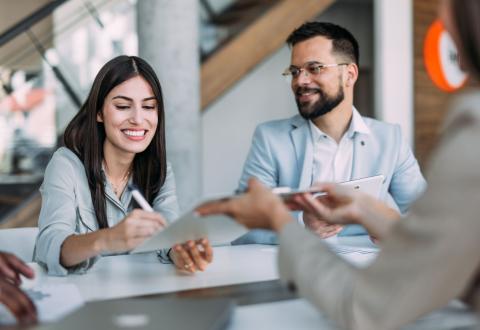 Déduire son assurance emprunteur de ses revenus fonciers : mode d’emploi. © TrixiePhoto - Getty Images