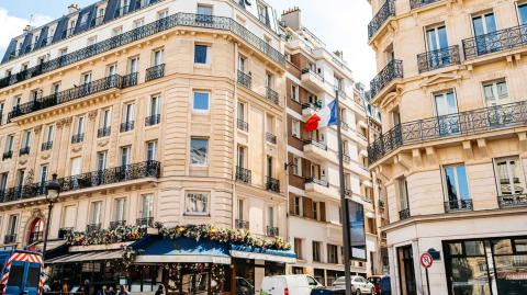 En procédant par étapes, vous réussirez votre emménagement à Paris. © urbazon - Getty images