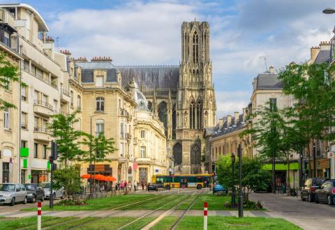 En quittant Paris pour Reims, votre pouvoir d’achat immobilier augmentera de 57 mètres carrés. © southtownboy – Getty Images