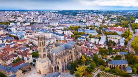 Saint-Etienne arrive en tête des villes où il est le moins difficile de trouver un logement étudiant. © JackF - Getty images