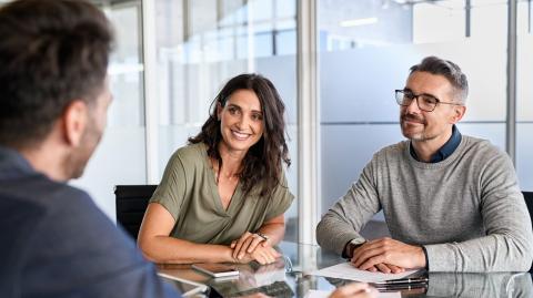 L'accompagnement par un Accompagnateur Rénov' est désormais obligatoire pour obtenir l'aide MaPrimeRénov' ou pour le dispositif Loc'Avantages Travaux. © Ridofranz - Getty images