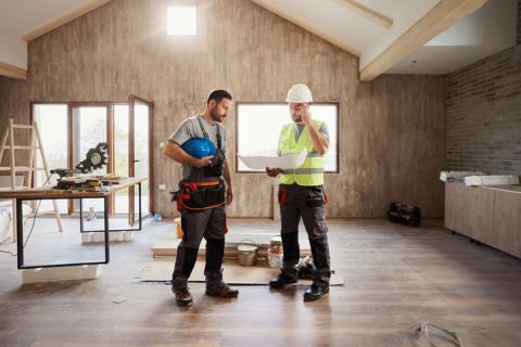 Travailleurs de la rénovation de la maison.