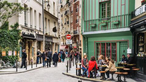 Le Quartier Latin est prisé pour son atmosphère chaleureuse, ses commerces et ses restaurants. © KenWiedemann - Getty images