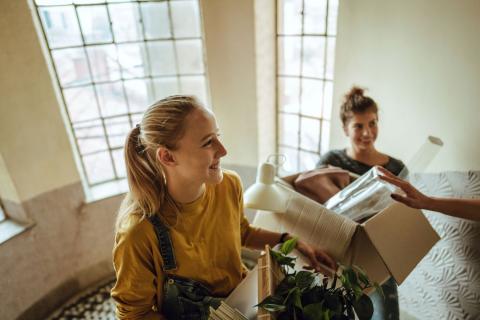 Le propriétaire n'ayant pas le droit de limiter l'accès à votre logement, vous êtes libre d’inviter chez vous qui vous voulez. @ Getty Images