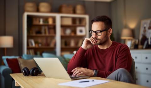 Sollicitez un courtier en investissement immobilier pour être accompagné dans votre projet. © Jelena Danilovic - Getty images