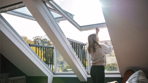 Installer une verrière balcon pour une pièce baignée de lumière