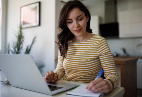 Les plateformes dédiées à l’investissement immobilier en ligne se sont multipliées ces dernières années. © damircudic – Getty Images