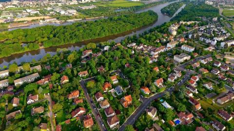 27 % des Franciliens habitent dans un pavillon. © Altitude Drone - Getty images