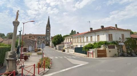 Avec ses vignobles environnants, son patrimoine rural et son ambiance apaisante, Saint-Paul est un lieu de vie privilégié pour les amateurs de nature et de tranquillité. © Google Street View