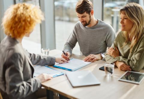 Les démarches à suivre pour changer d’assurance ont été simplifiée en 2022. © skynesher - Getty Images