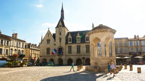 Une place au coeur de la ville de Libourne