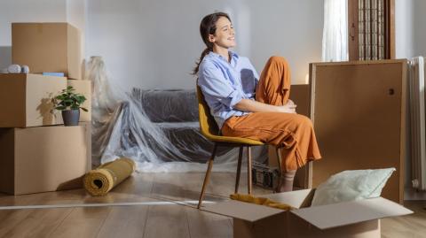 Pour gagner en sérénité, mieux vaut s’organiser en amont lors d'un déménagement. © blackCAT - Getty images