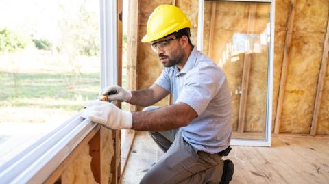 L'isolation et le remplacement des fenêtres font partie des travaux les plus prisés des Français. © ferrantraite - Getty images