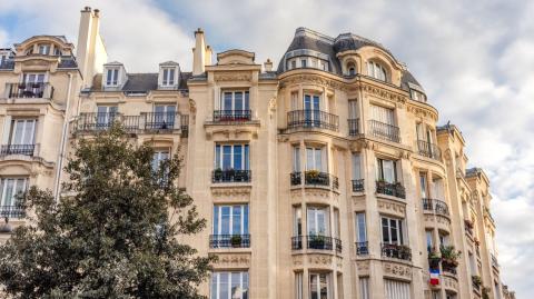 Le volume d’annonces disponibles pour la location demeure inférieure de 25 % à celle observée avant la crise sanitaire. © Nikada - Getty images