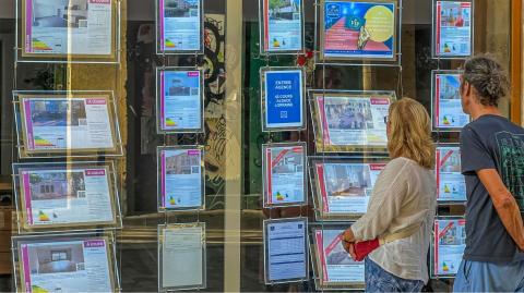 Pour choisir une agence immobilière à Paris, tenez compte de différents critères comme l'implantation et la réputation de l'agence. © yujie chen - Getty images