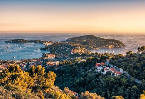 Saint-Jean-Cap-Ferrat est la ville côtière où les prix sont les plus élevés en France. © StockByM - Getty Images