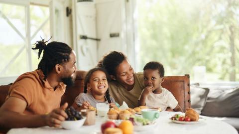 La banquette intégrée est de retour : à vous les moments repas conviviaux !