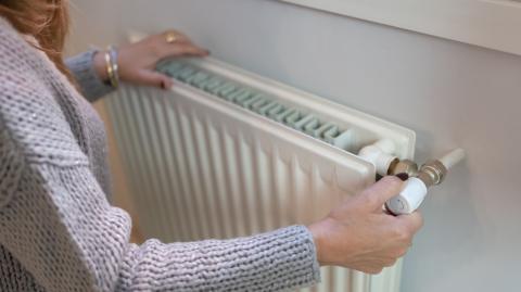 La révision du calcul du DPE pour les logements chauffés à l'électricité aura un impact majeur : 850 000 logements sortiront automatiquement de la catégorie des « passoires thermiques ». © Jose Miguel Sanchez - Getty images