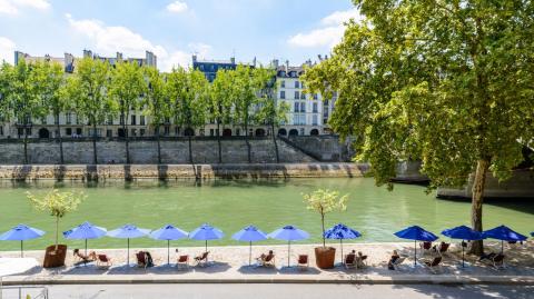 Dès le 5 juillet, 3 nouveaux sites aménagés ouvriront leurs bras aux nageurs, dans le cadre de Paris Plages, amenant le nombre de sports à 5 au total. olrat © - Getty images