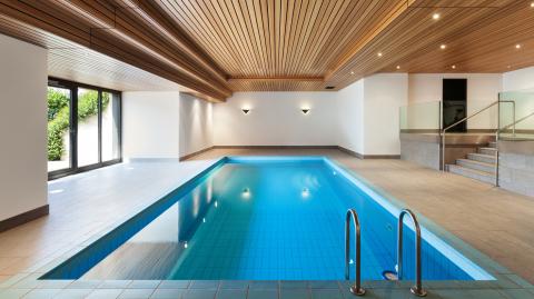 Piscine intérieure