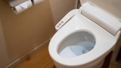 toilettes japonais avec jet