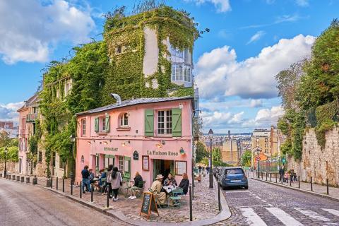 Vue sur le restaurant la maison rose à Montmartre