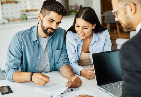 Remboursement par anticipation partiel ou total d’un prêt à taux fixe : quel intérêt pour l’emprunteur en 2025 ? © Paperkites – Getty Images