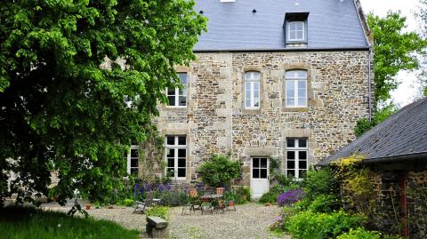 La taxe habitation résidence secondaire inoccupée ou occupée est due par le propriétaire ou l’usufruitier d’un logement utilisé à titre de résidence secondaire. © PeterAprahamian - Getty images