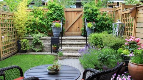 7 astuces pour agrandir visuellement votre jardin