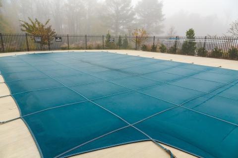 Les dates à ne pas manquer pour l'hivernage d'une piscine