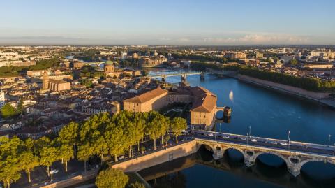 Vue aérienne de Toulouse et de ses ponts