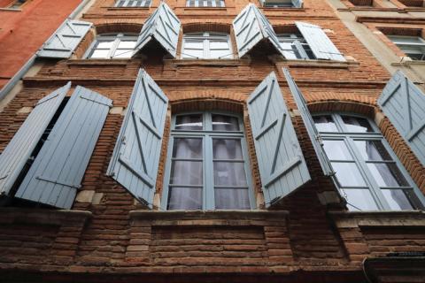 Façade d'immeuble de la ville de Toulouse.