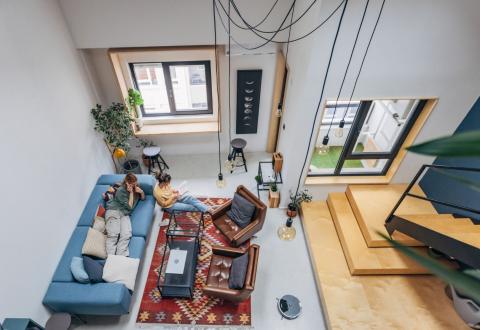 Les appartements duplex sont très prisés par les jeunes actifs. © Getty Images - South_agency