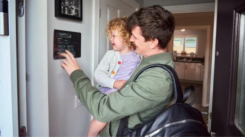 Avec l’augmentation des coûts énergétiques, la transition écologique et la diversité des différents types de chauffage pour la maison, il est essentiel de trouver une solution qui allie confort, performance et économies d’énergie. © MartinPrescott - Getty images