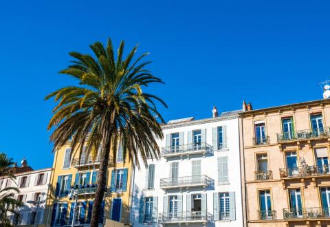 	À Hyères, les montants des loyers sont homogènes, contrairement aux prix de vente. © domimage – Getty Images