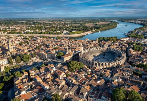À 30 minutes des plages, Arles offre un cadre de vie idyllique à moindre coût. © Agnieszka Glowala – Getty Images
